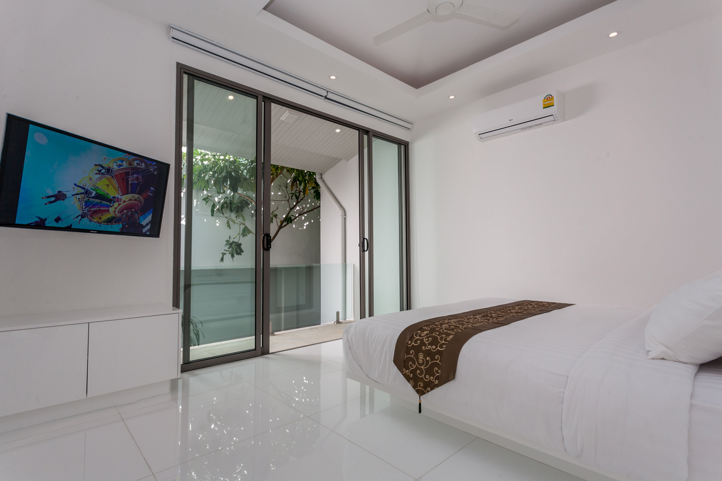 Villa Daizo terrace lounge chairs overlooking the ocean